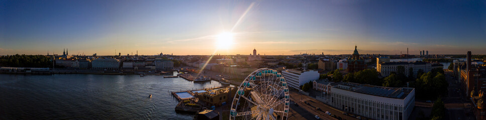 Obraz premium Panoramic view of the city of Helsinki from above at sunset