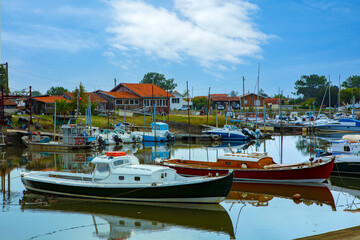 Pinasses dans le port ostréicole de la Test-de-Buch