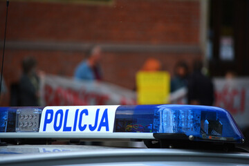 Polska policja podczas służby w mieście  © FotoDax