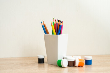 Obraz premium Student school desk mock up with colorful office supplies Back to school 