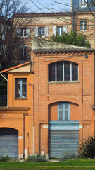 Balade dans le centre-ville de Toulouse.  Très belle vue sur divers édifice construits avec des...