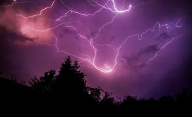 Gewitter mit Blitzen