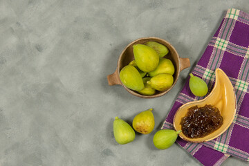 Fresh figs with ingredients on the table.
