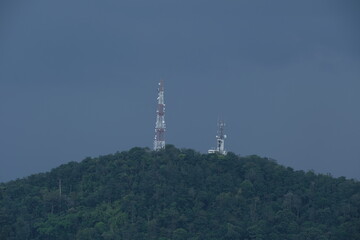 Obraz premium ANTENNA ON THE HILL