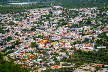 La ciudad de Bernal vista desde la misma Pe&ntilde;a de Bernal.