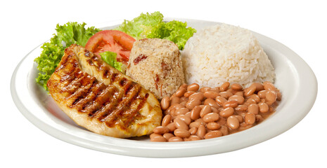 Arroz, feijão, farofa, salada e frango grelhado, típica comida brasileira, em fundo branco para recorte.
