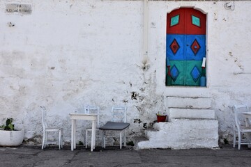 Tra le vie del centro storico di Ostuni la citt&agrave; bianca in Puglia