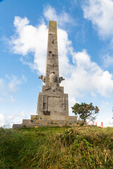 Obraz premium Monument against blue sky and cloud.