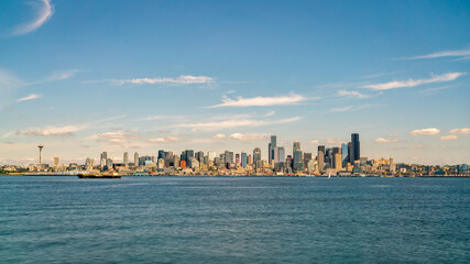 Obraz premium View of Seattle Downtown Skyline with Clear Blue Skies