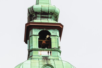 Blick in den Glockenturm einer Kirche