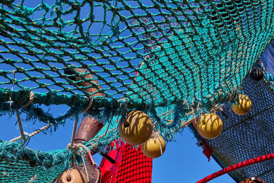 Green fishnet with bouls