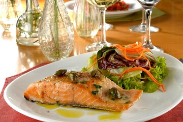 .Salmão Grelhado com Salada