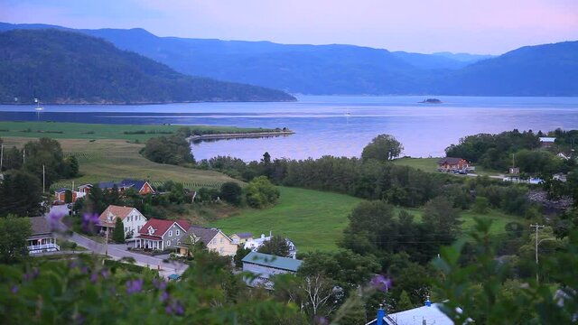 Paysage du village de l'Anse-Saint-Jean au Saguenay