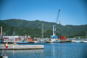 大船渡湾の作業クレーン