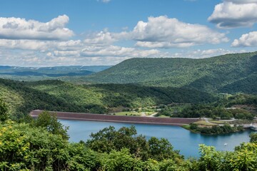 Fototapeta na wymiar Raystown Lake from Ridenour Overlook, Pennsylvania, USA