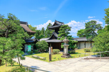 京都、大谷祖廟の境内