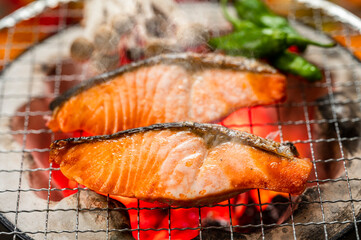 鮭の塩焼き　炭火焼