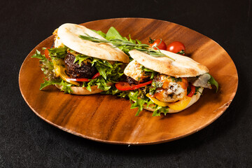 ピタパン　 pita bread meatball sandwich 
