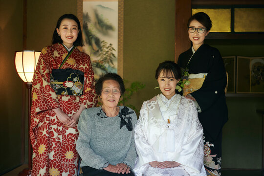 結婚式での家族写真