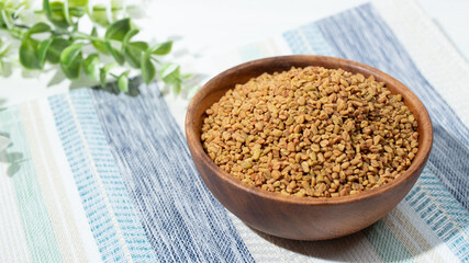 フェネグリークシードまたはフェヌグリークシード（Fenugreek）別名：胡盧巴（ころは）、メッチ、メティ