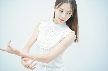 Obraz premium 優雅に踊る若い女性