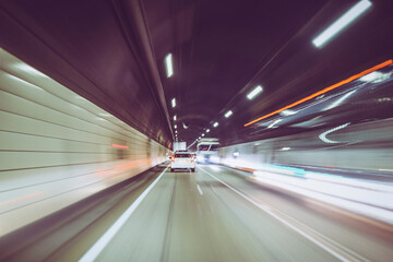 Fototapeta na wymiar 高速道路のトンネル