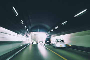 高速道路のトンネル