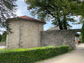 Fototapeta na wymiar Walls and defensive towers of the Frankopan castle - Ogulin, Croatia (Zidine i obrambene kule frankopanskog kaštela - Ogulin, Hrvatska)