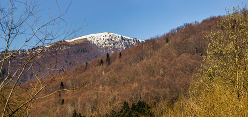 the peak of Parashka in the distance