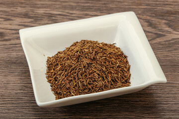 Dry zeera seeds in the bowl