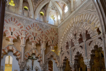 Fototapeta na wymiar detalles del interior de la Mezquita catedral de Córdoba, España