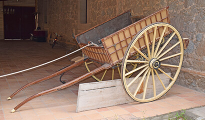 Carreta antigua tirada por bueyes en Cataluña España
