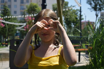 girl at the fountain in the park