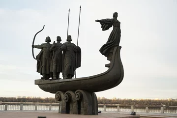 Tuinposter Monument voor de oprichters van Kiev © Алексей Мовсесян