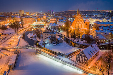 Obraz premium Aerial view of downtown Bydgoszcz in winter at dusk
