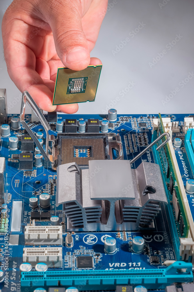 Poster replacing the processor on the motherboard