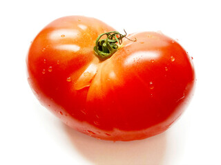 新鮮な瑞々しいハート型のトマト/野菜/青果/食べ物