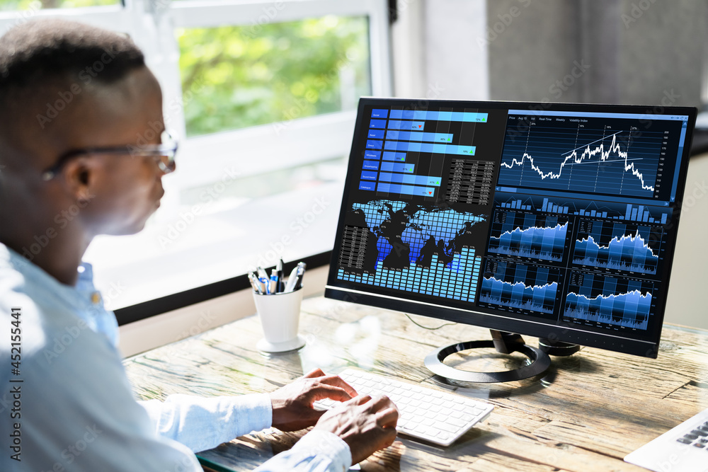 Poster african advisor using kpi dashboard