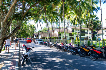 Obraz premium embankment, banana beach, trees, street, vacation, phuket, thailand