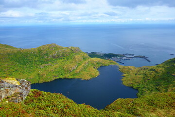 Obraz premium Munkebu hut hiking trail during arctic summer in mountains of Lofoten, Norway