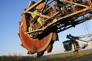 bergbau tagebau kohlebagger bagger abraumbagger kohleförderung kohleausstieg ristig verlassen alt...