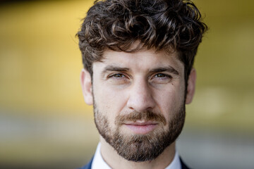 Obraz premium young businessman at the airport