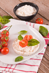 Rice cakes with milk flakes and tomato.