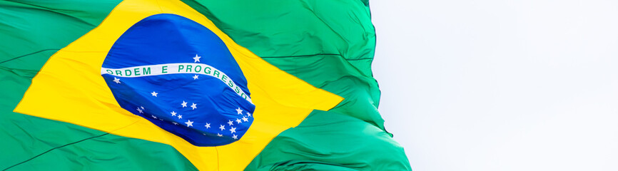 Close up de Bandeira do Brasil ao vento.