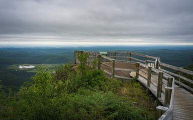 Obraz premium Viewing platform at the top of Pic de la Tete de Chien, a peak of Monts Valin National Park in Saguenay (Quebec, Canada)