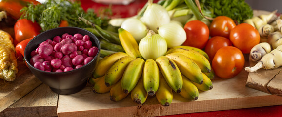 Fototapeta na wymiar bananas, tomato and more vegetables in the kitchen