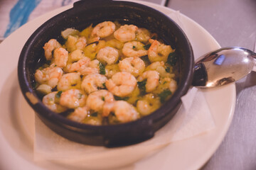 本場のアヒージョ - スペイングラナダ 美しいアルバイシン地区のスペイン料理レストラン