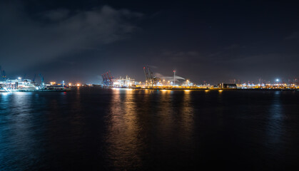Fototapeta na wymiar Hamburg Harbor by Night 1