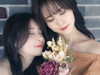 女性二人のポートレート　ファッションイメージ