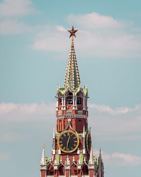 The image that describes the most, the importance of russia, with the posture of the tower 